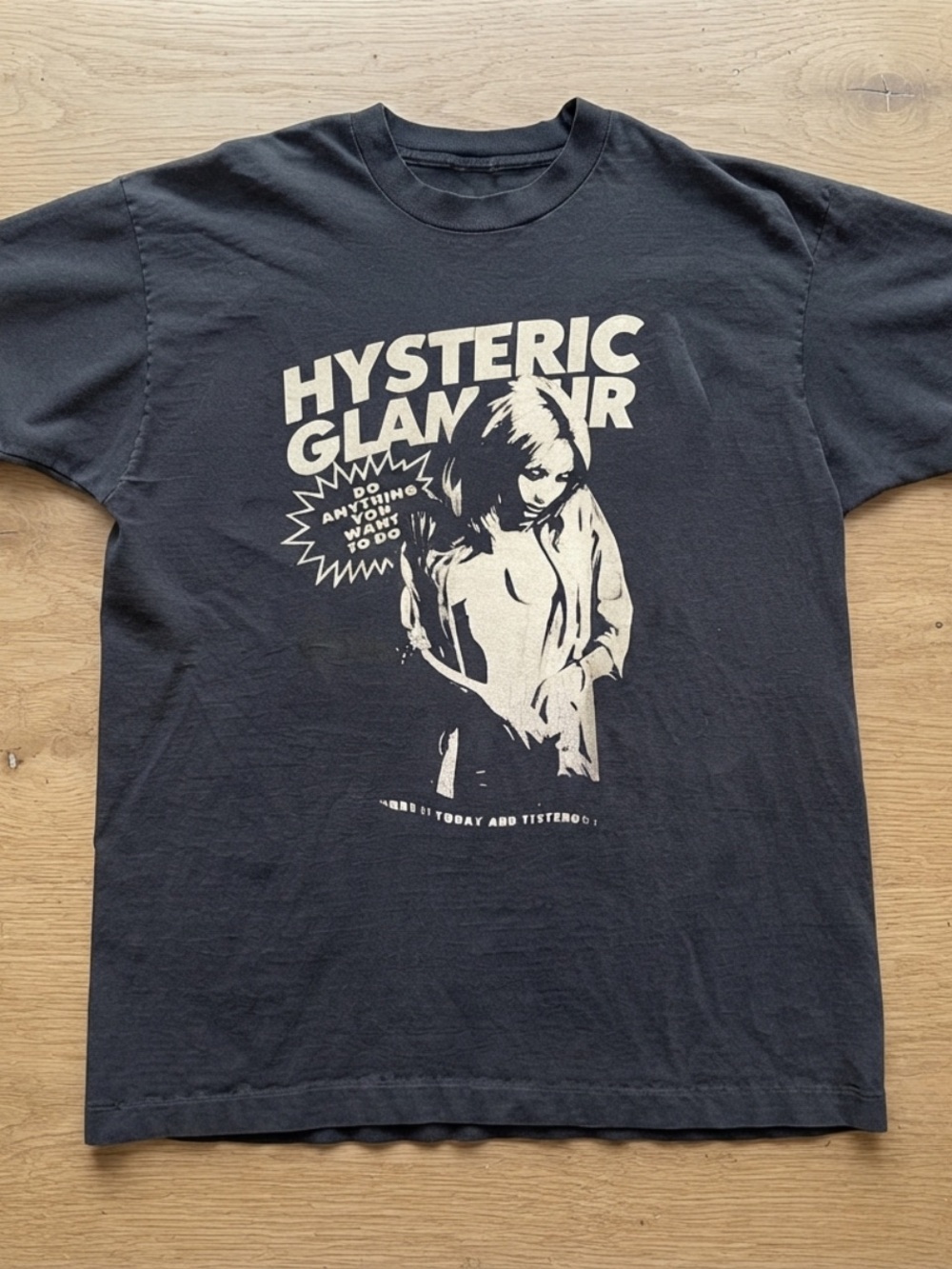 Gildan Black Tee with Cream Graphic HYSTERIC GLAMOUR